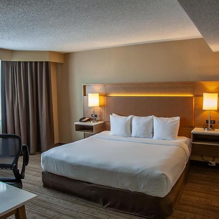 Edmonton Hotel & Convention Center إيدمونتون المظهر الخارجي الصورة