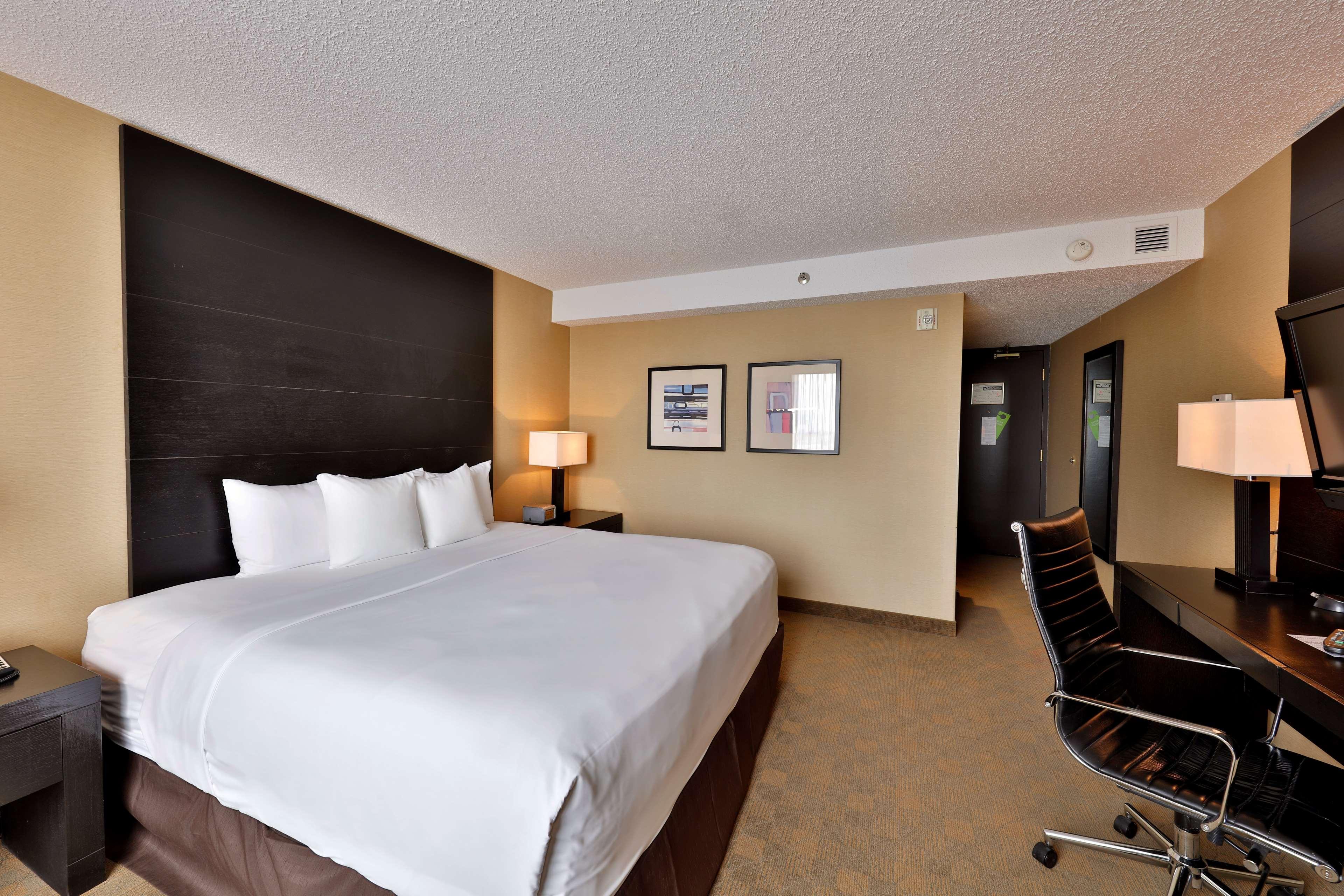 Edmonton Hotel & Convention Center إيدمونتون المظهر الخارجي الصورة