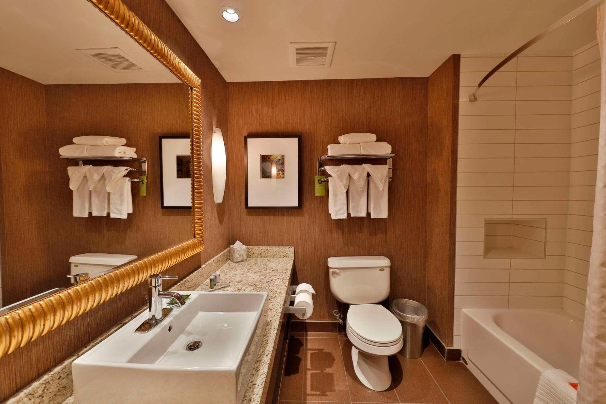 Edmonton Hotel & Convention Center إيدمونتون المظهر الخارجي الصورة