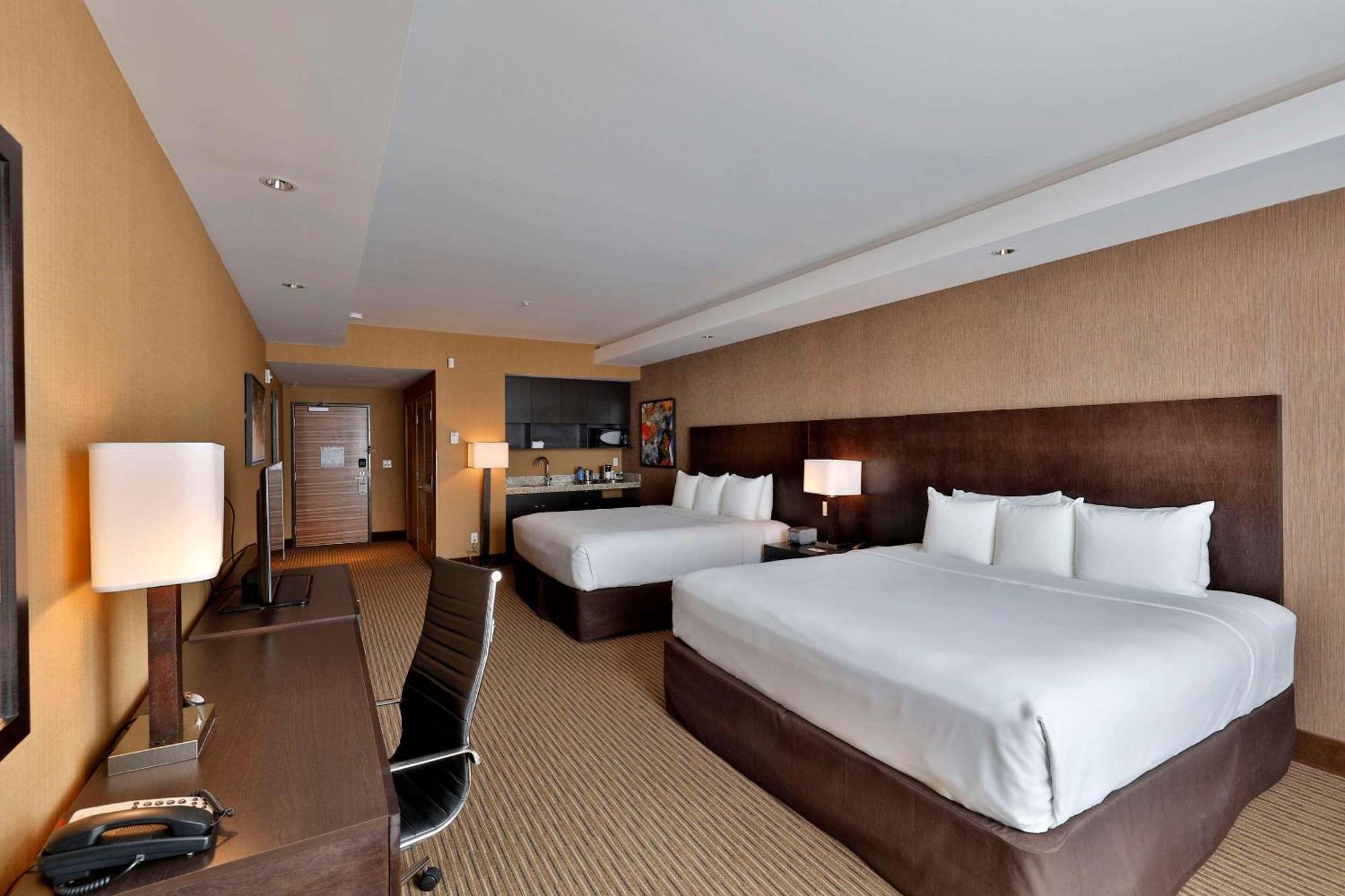 Edmonton Hotel & Convention Center إيدمونتون المظهر الخارجي الصورة