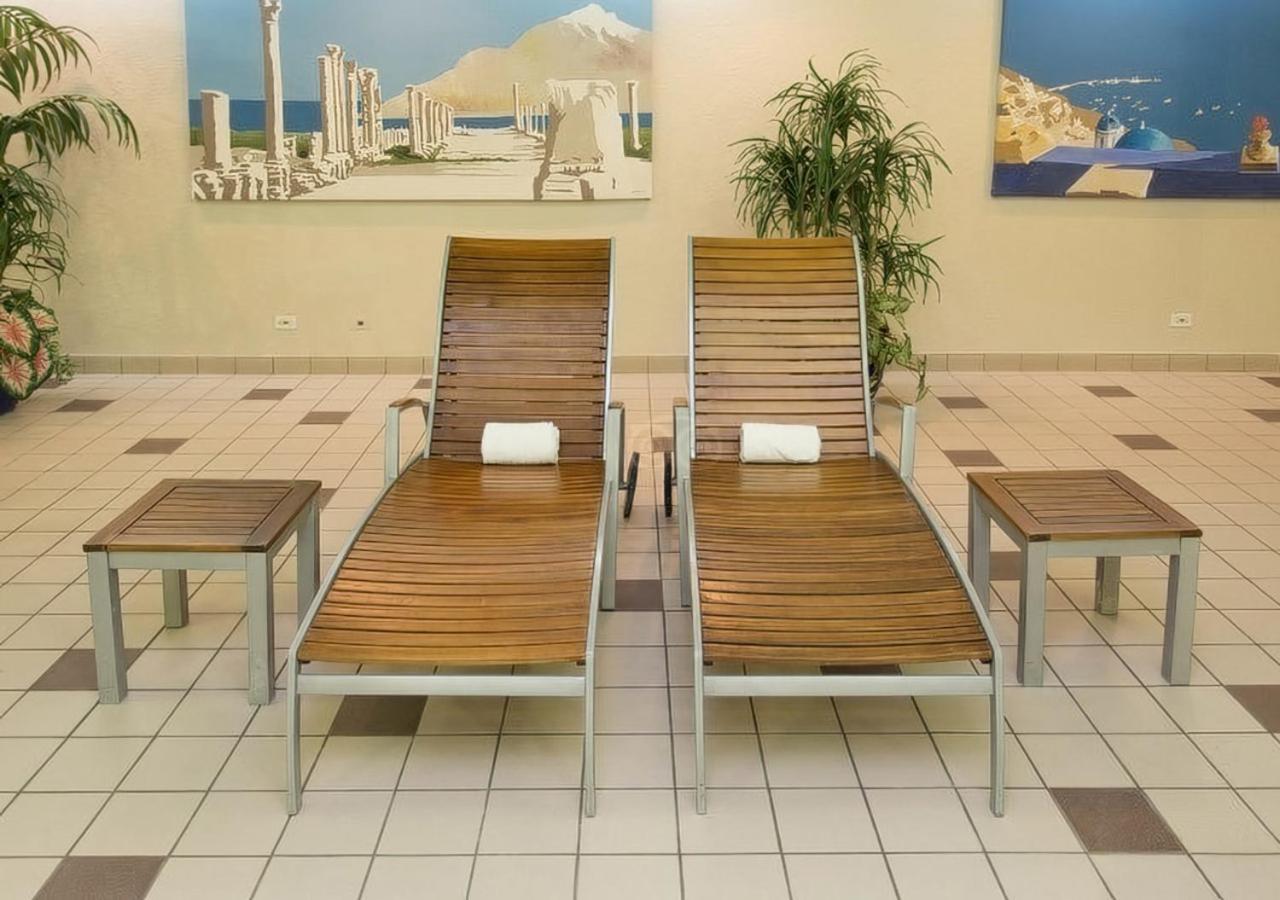 Edmonton Hotel & Convention Center إيدمونتون المظهر الخارجي الصورة