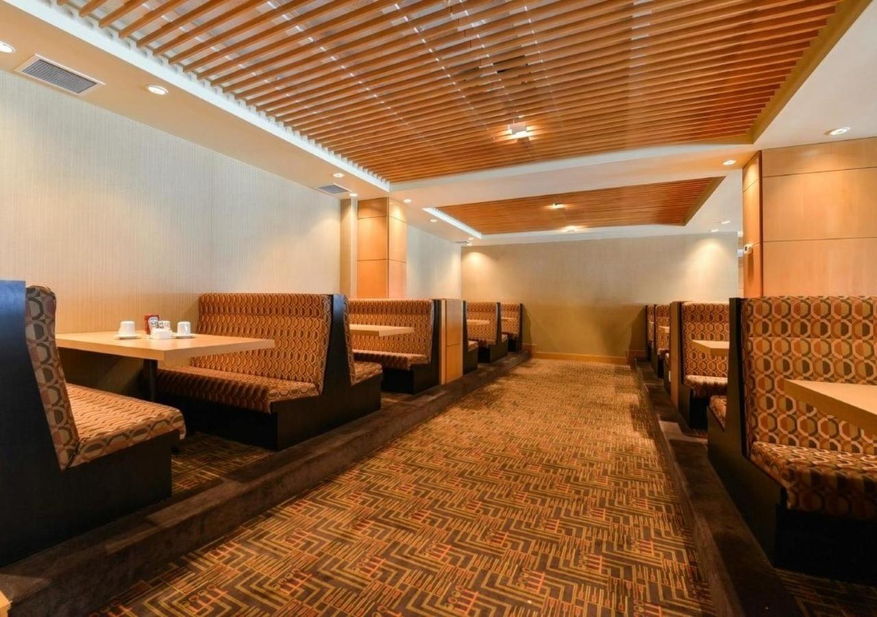 Edmonton Hotel & Convention Center إيدمونتون المظهر الخارجي الصورة