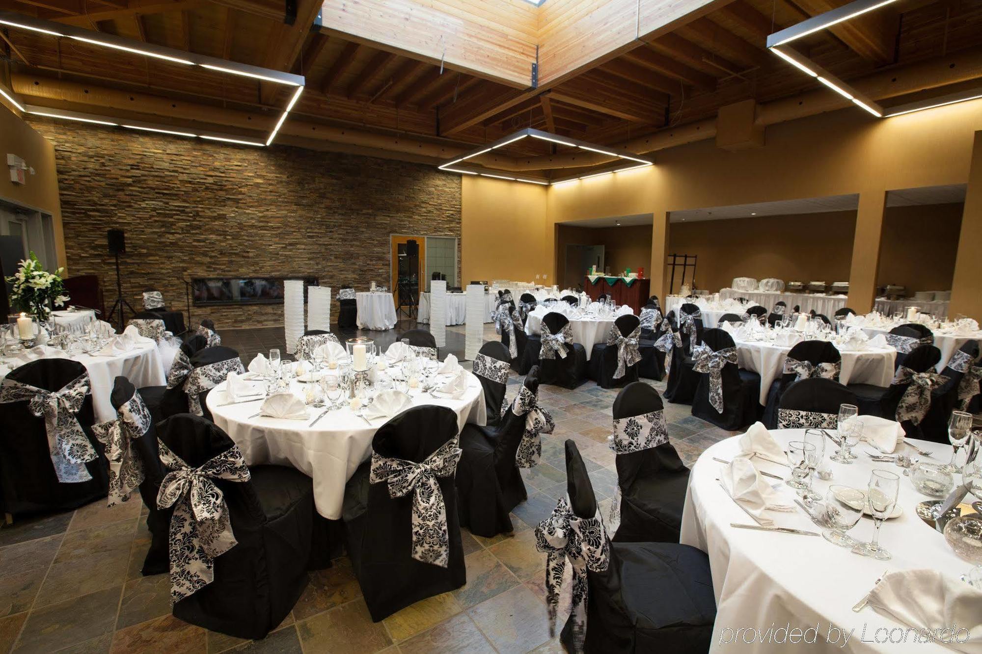 Edmonton Hotel & Convention Center إيدمونتون المظهر الخارجي الصورة