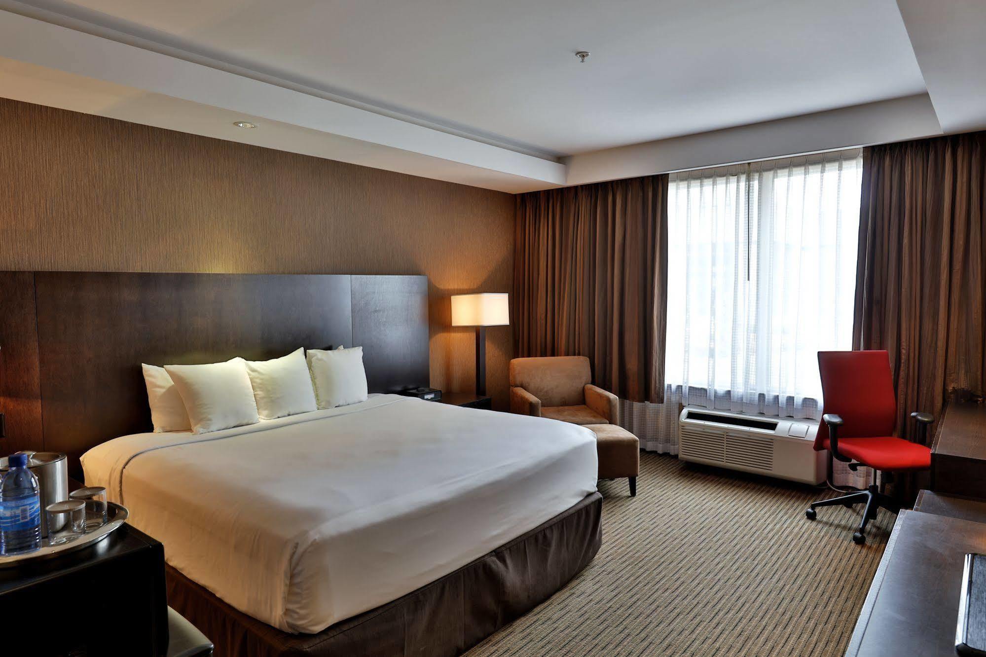 Edmonton Hotel & Convention Center إيدمونتون المظهر الخارجي الصورة