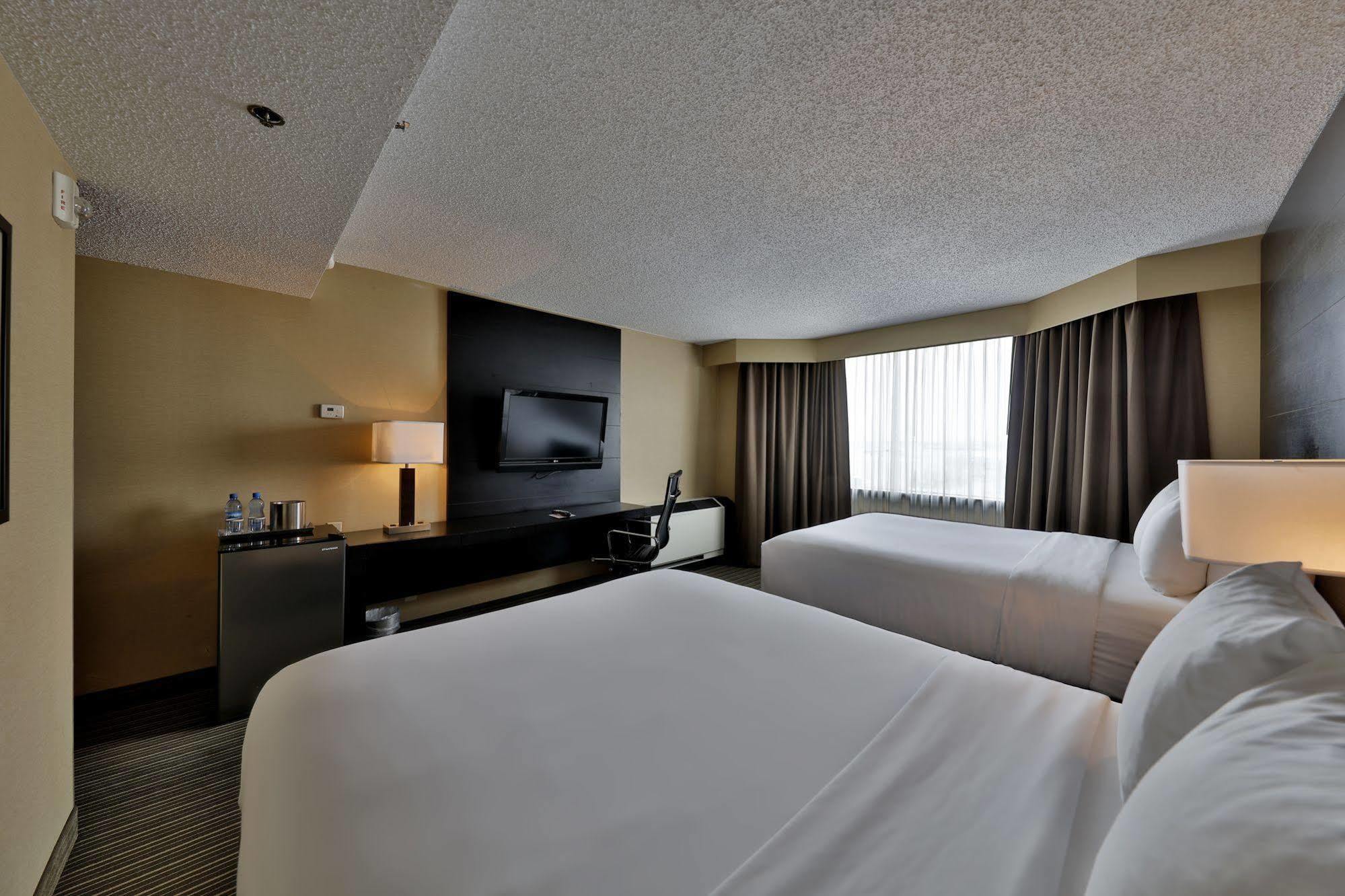 Edmonton Hotel & Convention Center إيدمونتون المظهر الخارجي الصورة
