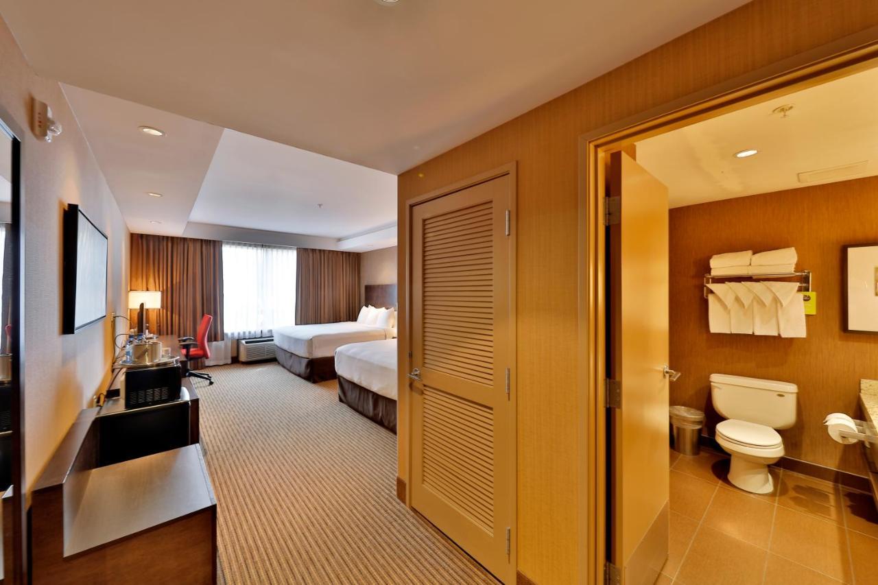 Edmonton Hotel & Convention Center إيدمونتون المظهر الخارجي الصورة