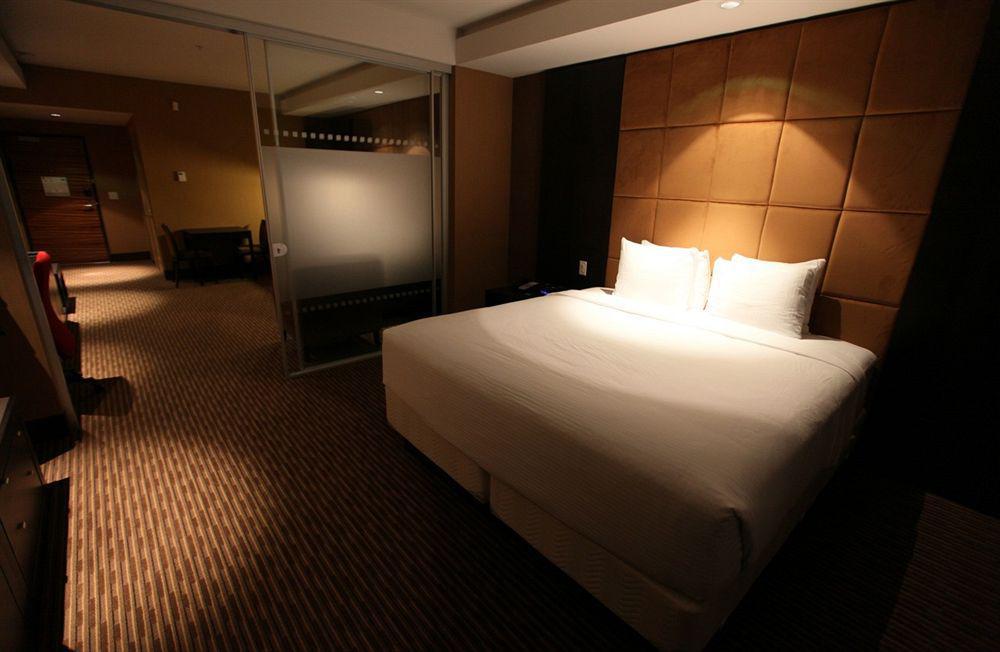 Edmonton Hotel & Convention Center إيدمونتون الغرفة الصورة